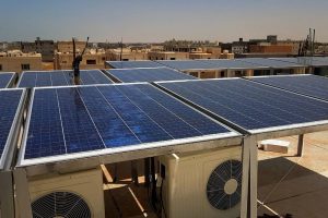 Can an AC run on solar power?